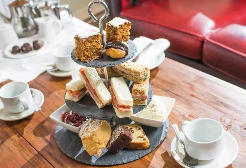 Отель The Manor