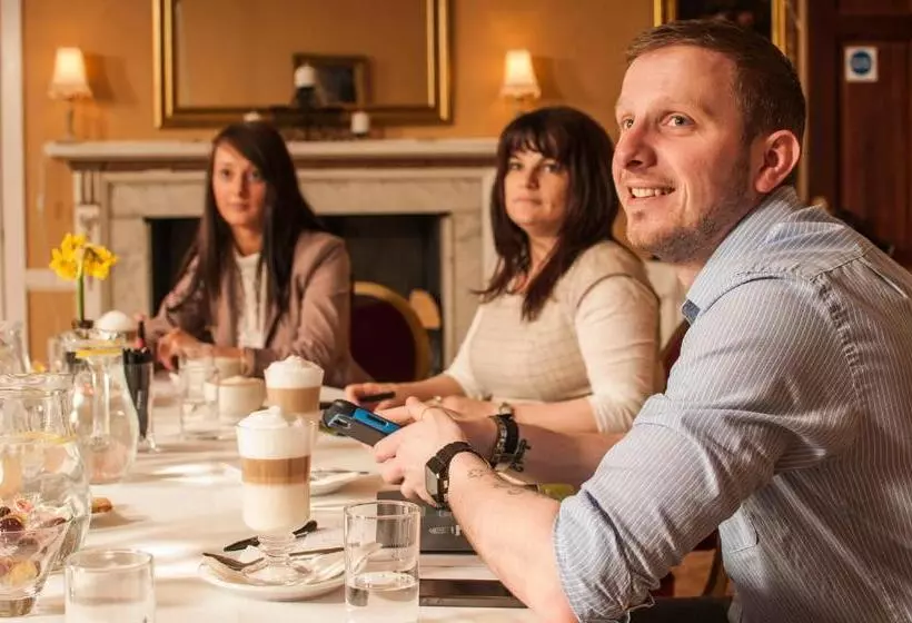 Отель The Manor