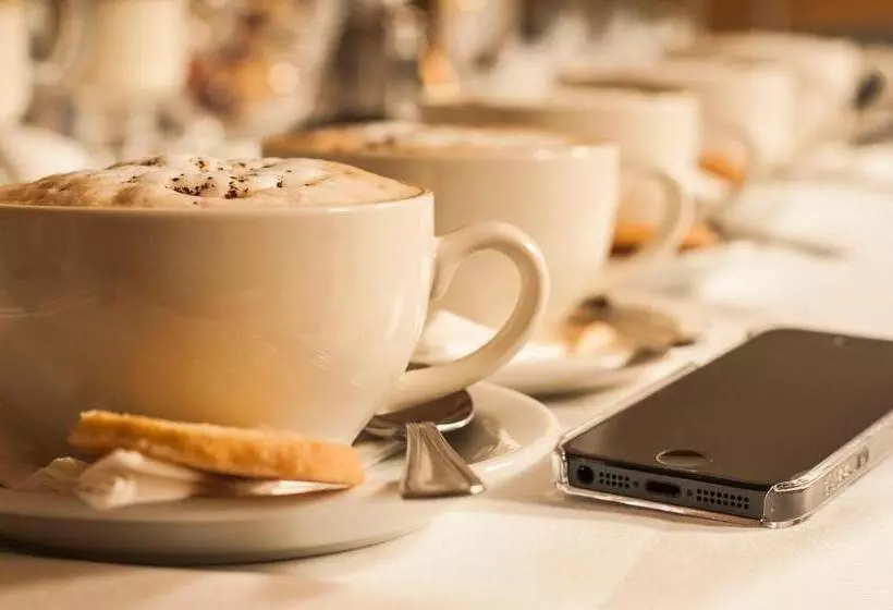 Отель The Manor