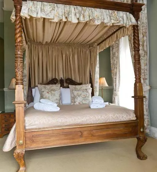 Отель The Manor