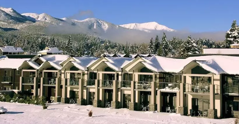 Hotel The St James Premium Accommodation