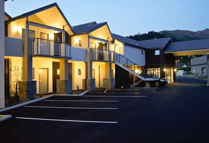 בית מלון כפרי The St James Premium Accommodation