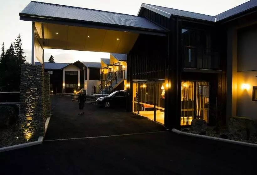 Hotel The St James Premium Accommodation