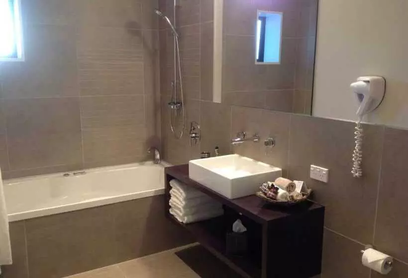 Hotel The St James Premium Accommodation