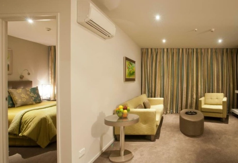 בית מלון כפרי The St James Premium Accommodation