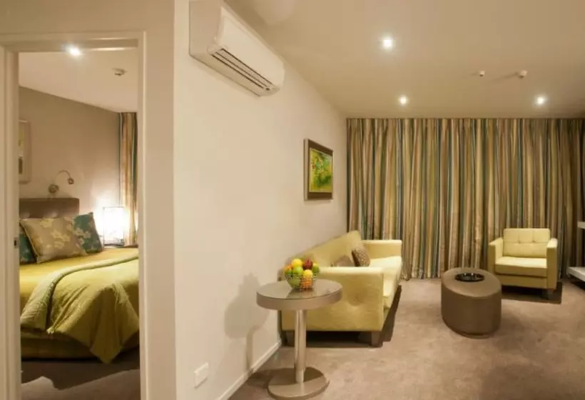 Hotel The St James Premium Accommodation