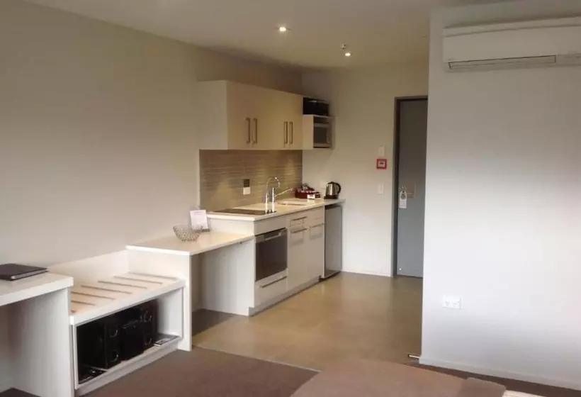 Hotel The St James Premium Accommodation