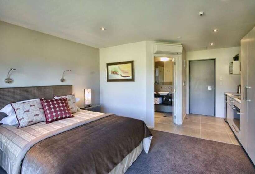 בית מלון כפרי The St James Premium Accommodation