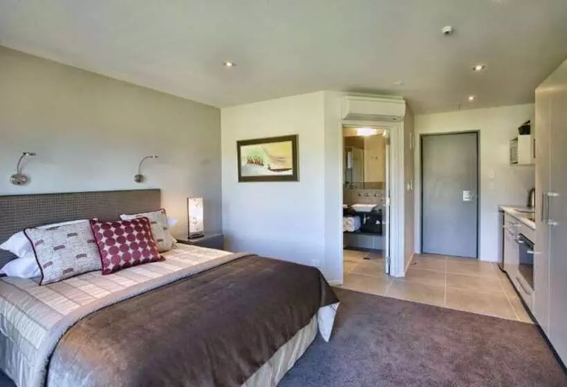 Hotel The St James Premium Accommodation