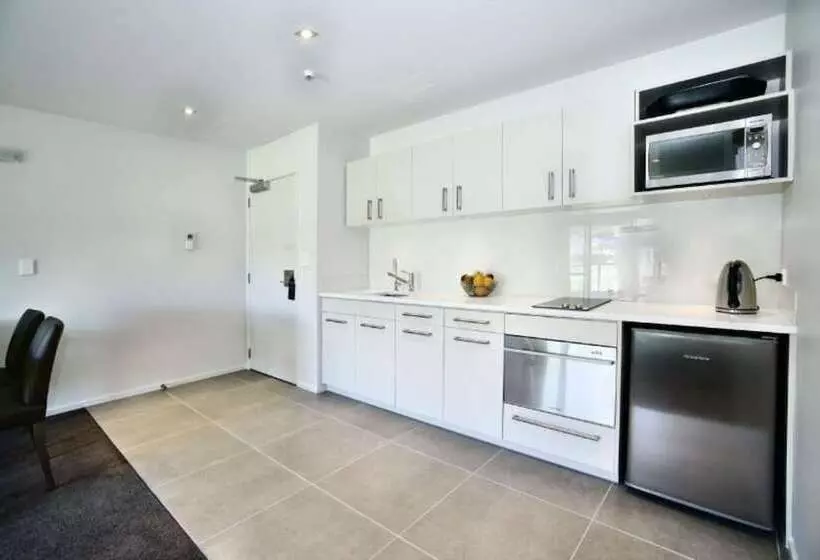 Hotel The St James Premium Accommodation