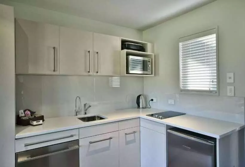 Hotel The St James Premium Accommodation