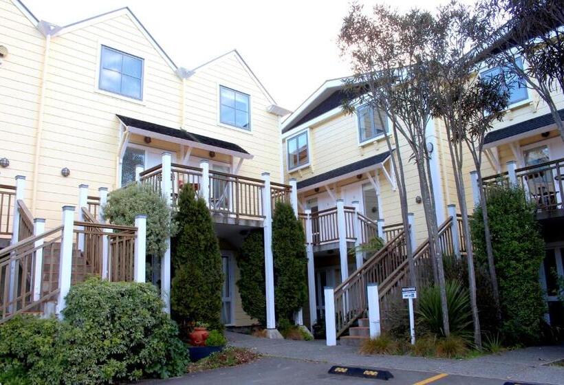 Bruce Waterfront Apartments