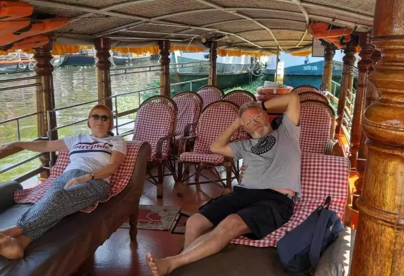 Majatalo Marari Nadiya