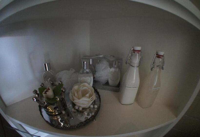 تختخواب و صبحانه Prince On The Roof