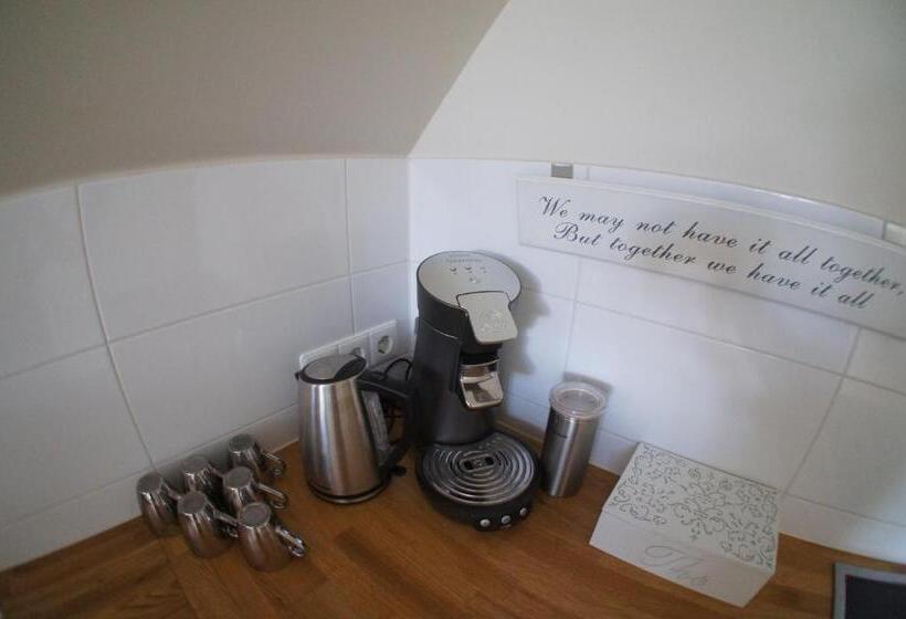 تختخواب و صبحانه Prince On The Roof