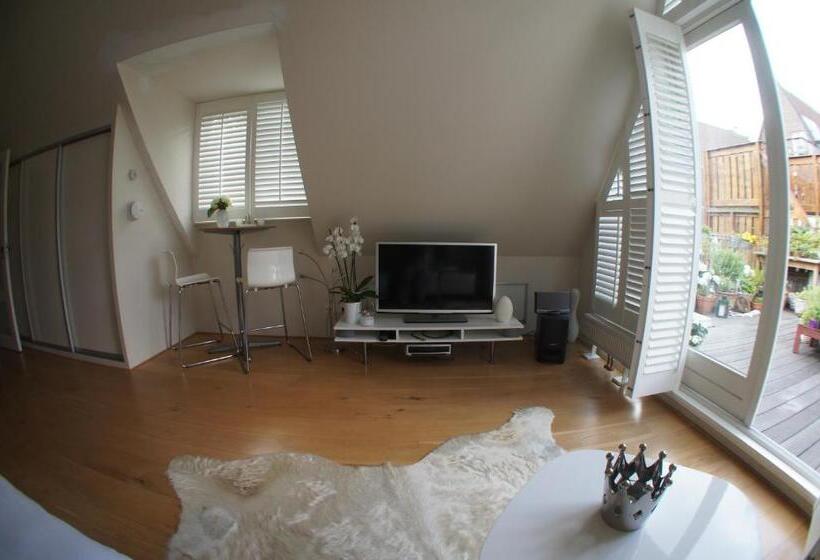 تختخواب و صبحانه Prince On The Roof