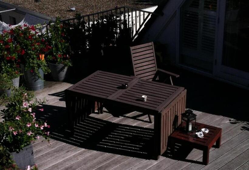 تختخواب و صبحانه Prince On The Roof