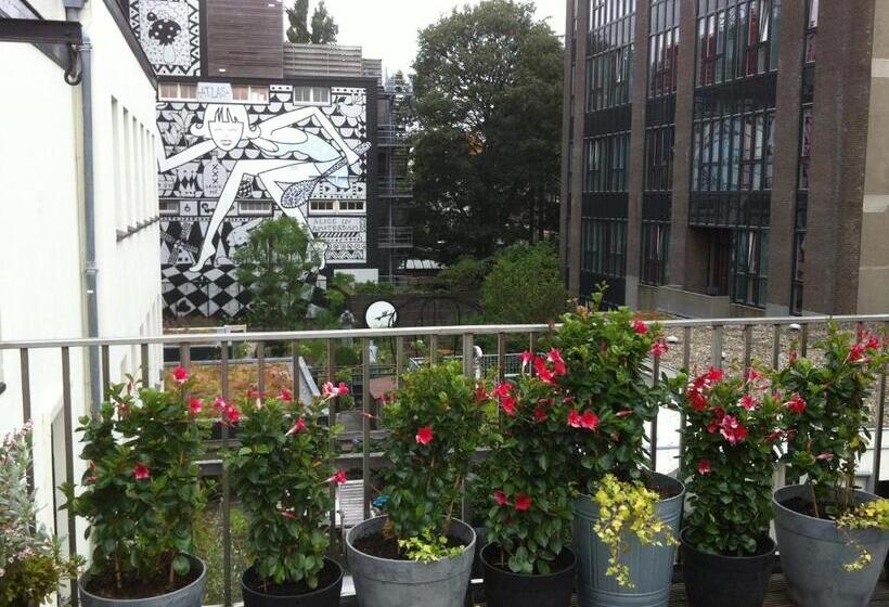 تختخواب و صبحانه Prince On The Roof