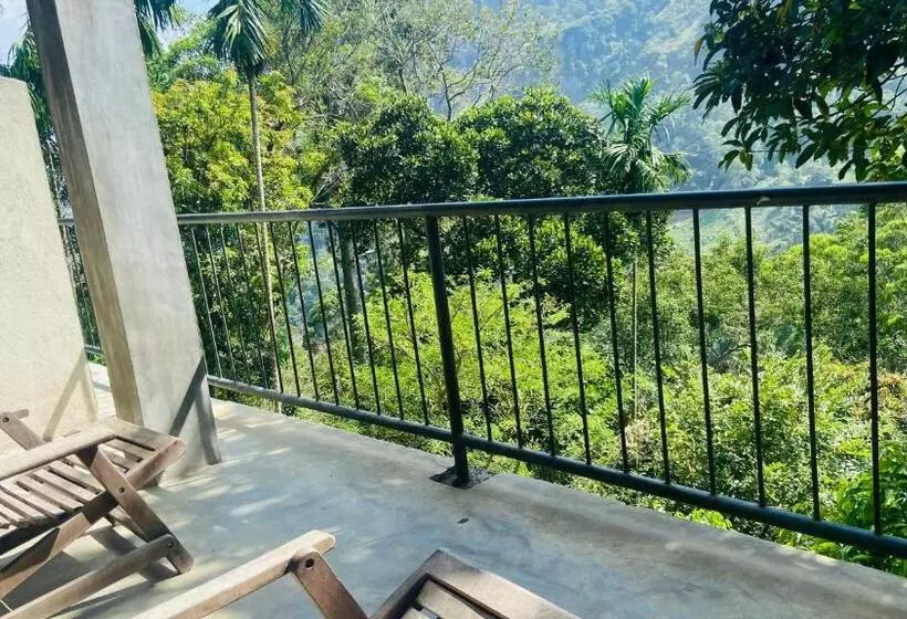 تختخواب و صبحانه Raveena Guest House