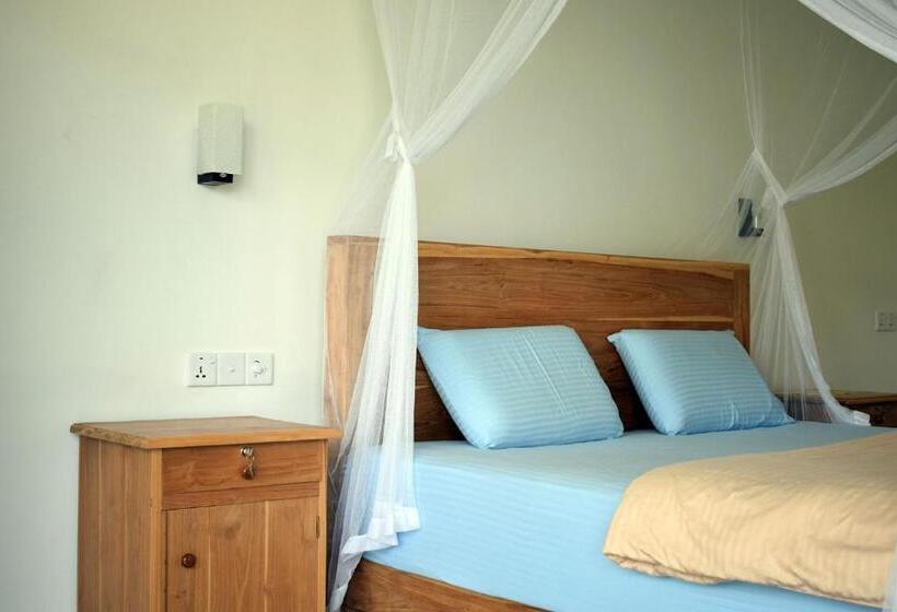 Bed and Breakfast Raveena Guest House