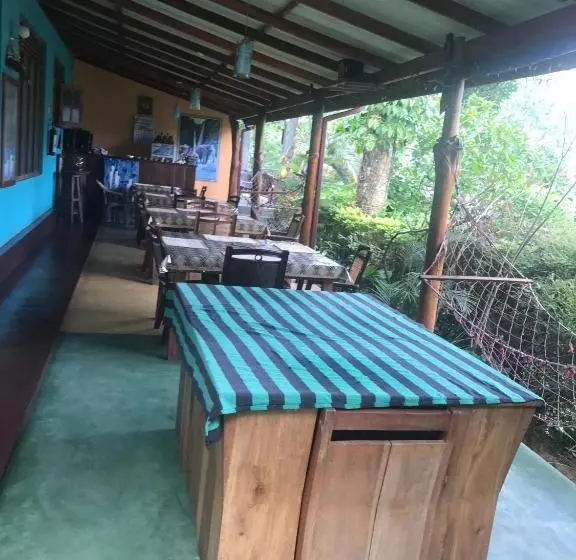 تختخواب و صبحانه Raveena Guest House