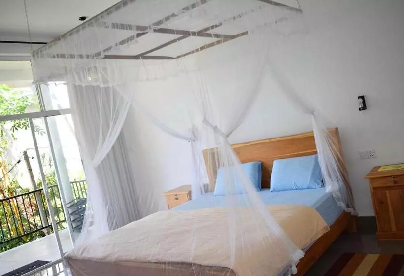 تختخواب و صبحانه Raveena Guest House