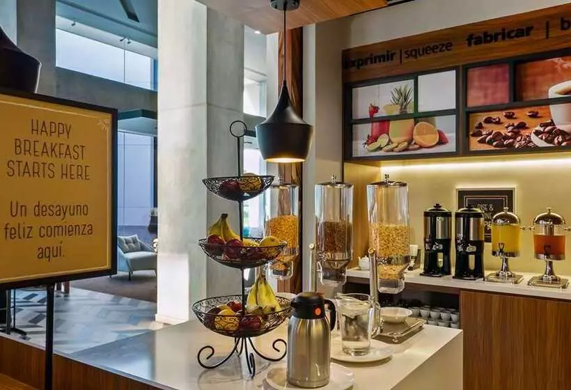 Hotelli Hampton Inn By Hilton Nuevo Vallarta