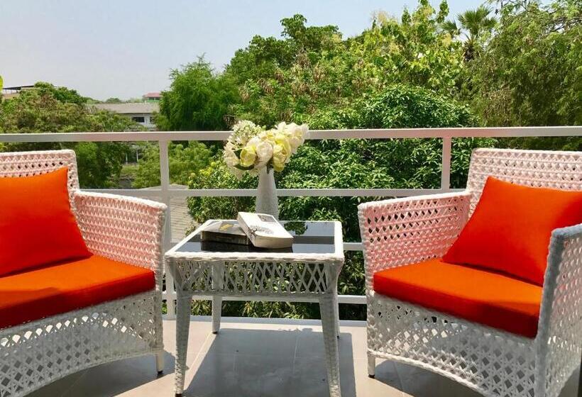 בית מלון כפרי The Beach Cha Am Residence