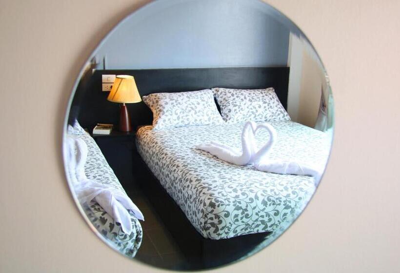 בית מלון כפרי The Beach Cha Am Residence