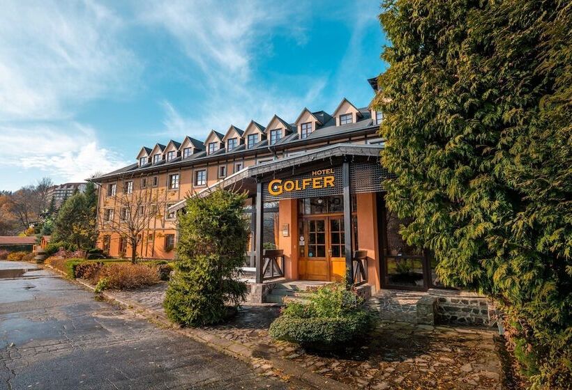 فندق Golfer