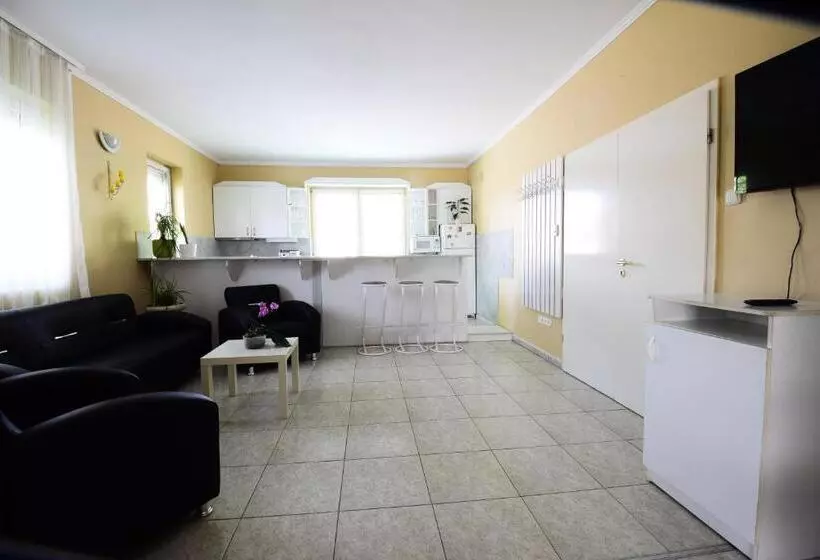 בית מלון כפרי Irini Panzió