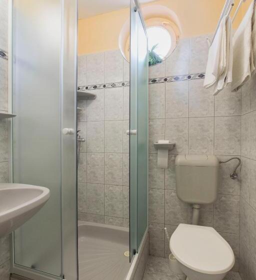 هتل Irini Panzió