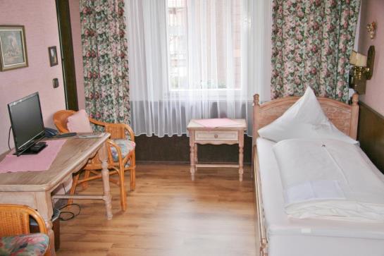 펜션 Landgasthof Falken