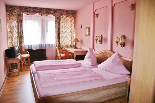 펜션 Landgasthof Falken