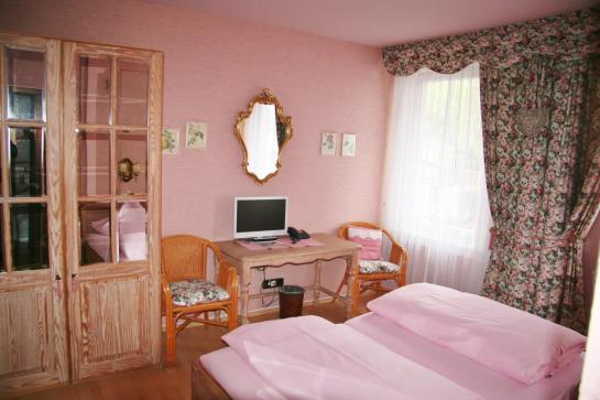 펜션 Landgasthof Falken