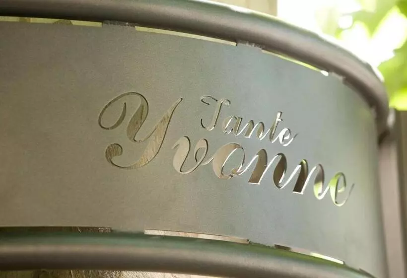 ホテル Logis Hôtel Tante Yvonne & Son Restaurant Semi Gastronomique   Lyon Nord