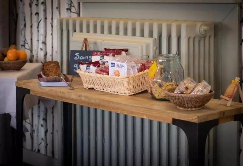 ホテル Logis Hôtel Tante Yvonne & Son Restaurant Semi Gastronomique   Lyon Nord