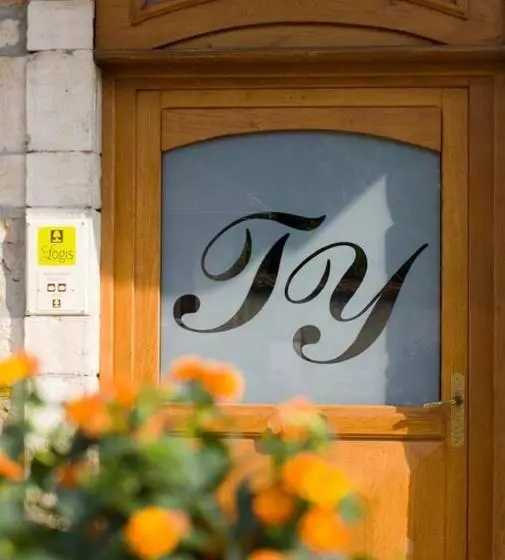 ホテル Logis Hôtel Tante Yvonne & Son Restaurant Semi Gastronomique   Lyon Nord