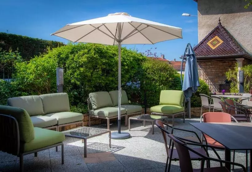 ホテル Logis Hôtel Tante Yvonne & Son Restaurant Semi Gastronomique   Lyon Nord