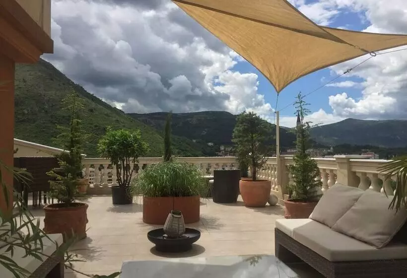 هتل Shangri La Mansion