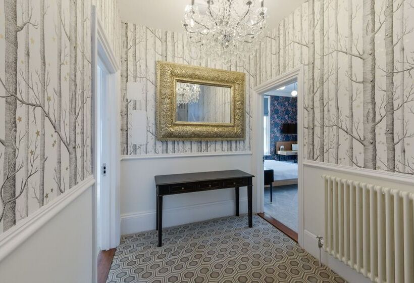 호텔 The Clarence Boutique Rooms