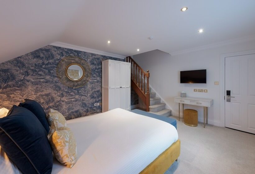 호텔 The Clarence Boutique Rooms