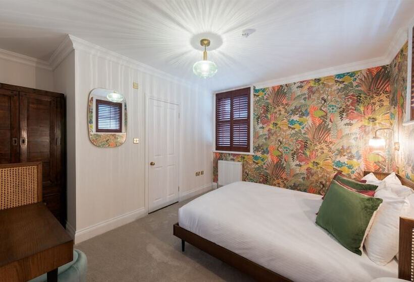 호텔 The Clarence Boutique Rooms