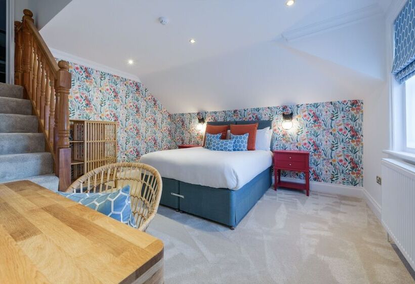 호텔 The Clarence Boutique Rooms