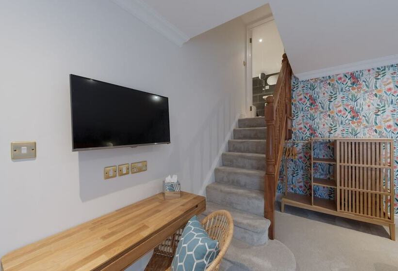 호텔 The Clarence Boutique Rooms