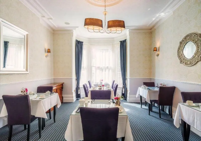 هتل The Clarence Boutique Rooms