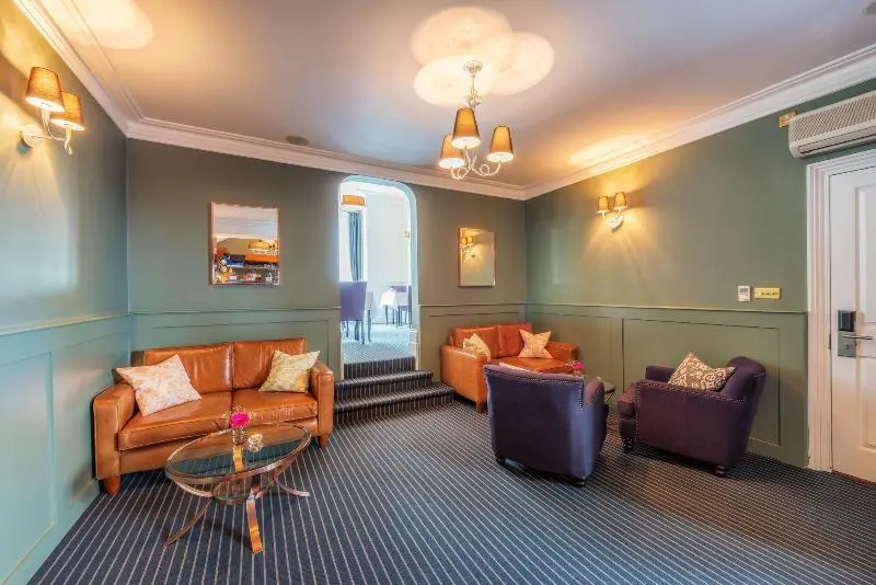 هتل The Clarence Boutique Rooms