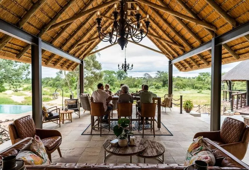 Shumbalala Game Lodge