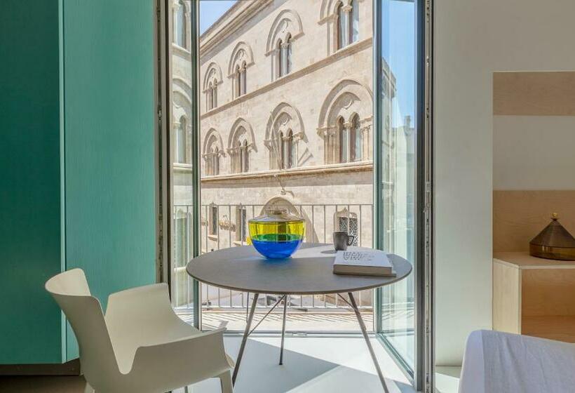 هتل Fiveplace Design Suites & Apartments