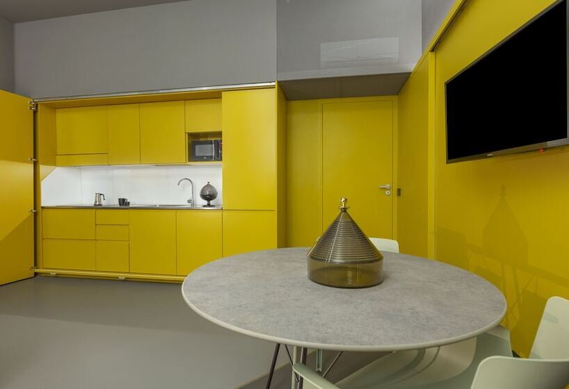 هتل Fiveplace Design Suites & Apartments